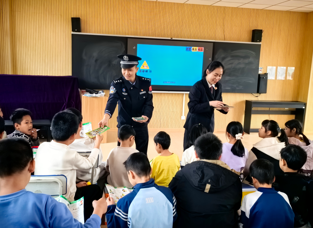 崇左邊管支隊(duì)上好“開學(xué)法治第一課”